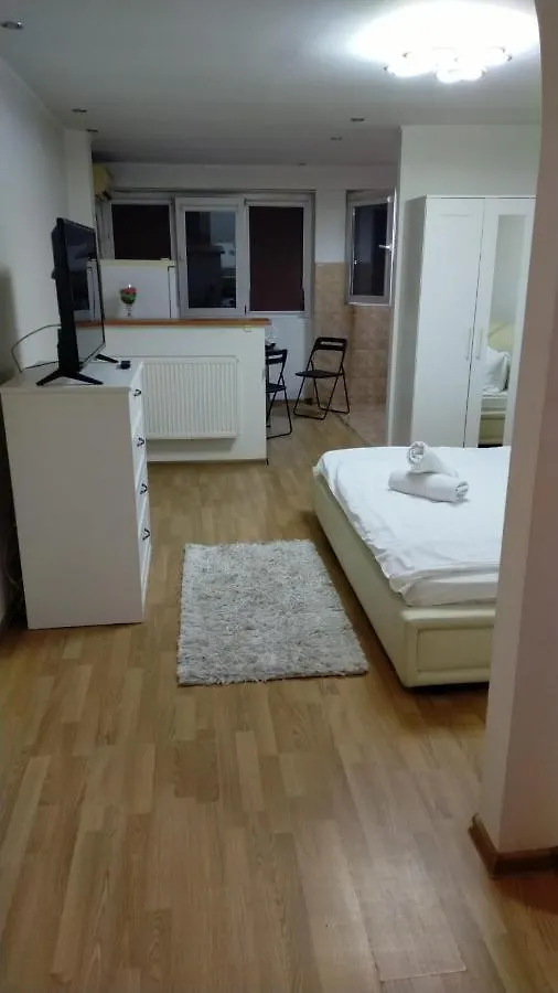 Avrig-Ferdinand Studio Bucarest 0*,