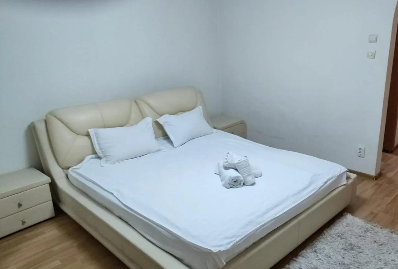Avrig-Ferdinand Studio Bucarest 0*,  Roumanie